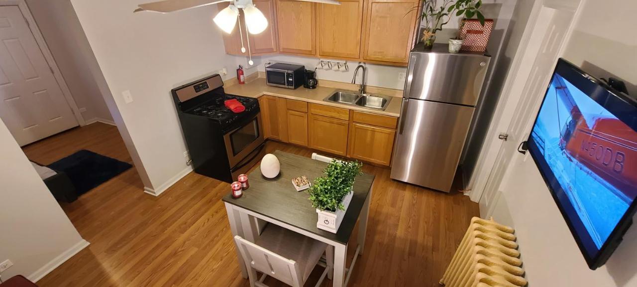 Cozy 1 Bedroom, 1 Min From Irving Park Blue Line, Free Parking Chicago Exterior photo